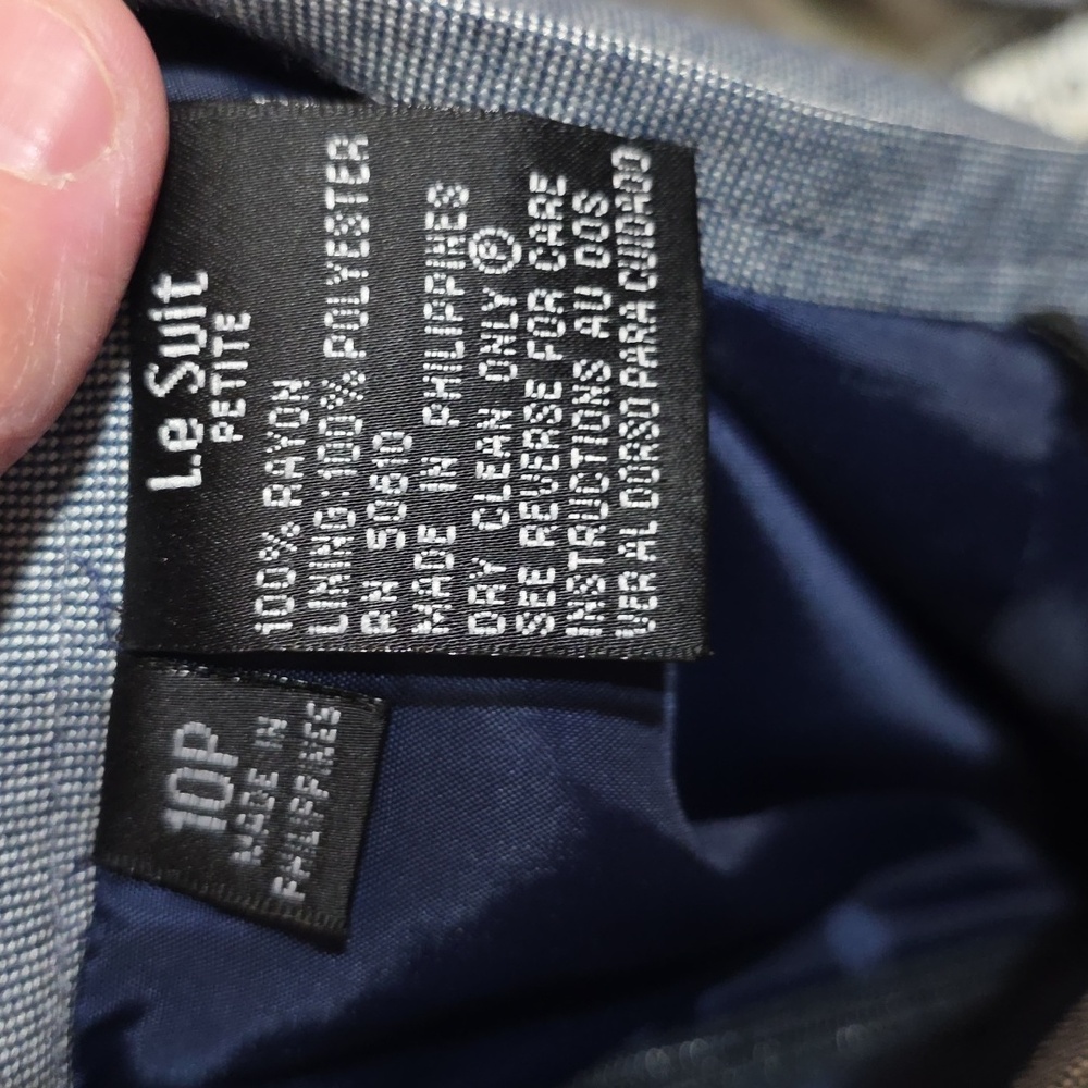 Le Suit Petite Women's Blazer/Skirt Suit Navy?‎ Classic Career Sz 10P GUC *READ* - Picture 10 of 15